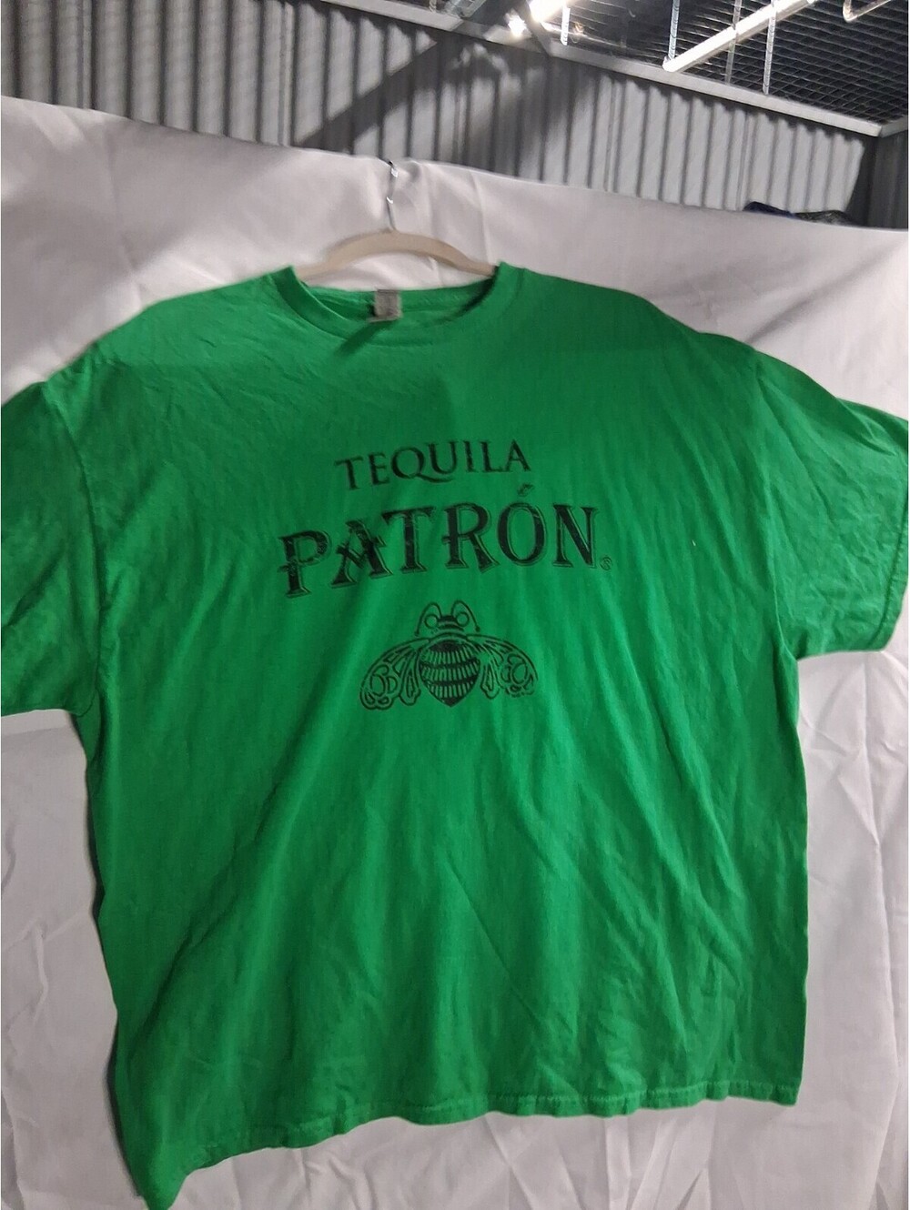 Vintage Gildan Ultra Cotton brand "Tequila Patrón" Green Graphic T-shirt Xl K2
